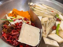 -沸炉重庆老火锅(军事博物馆店)