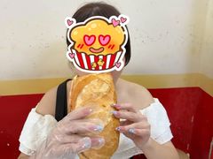 -Bánh Mì Huynh Hoa