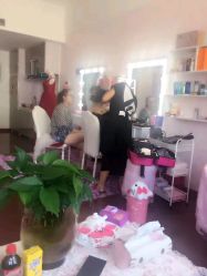 -贺贺新娘造型婚纱店