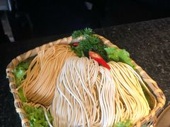 三色火锅面-湊湊火锅·茶憩(新中关购物中心店)