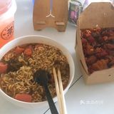 天街新开了一家炸货店,与以往的炸货不同的是
