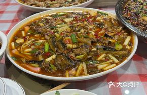 Stir-Fried Eel with Pickled Chili