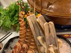 -鲜入围煮花胶鸡海鲜火锅