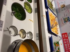 自助调料区-海底捞火锅鲜切牛肉主题店(长寿路店)