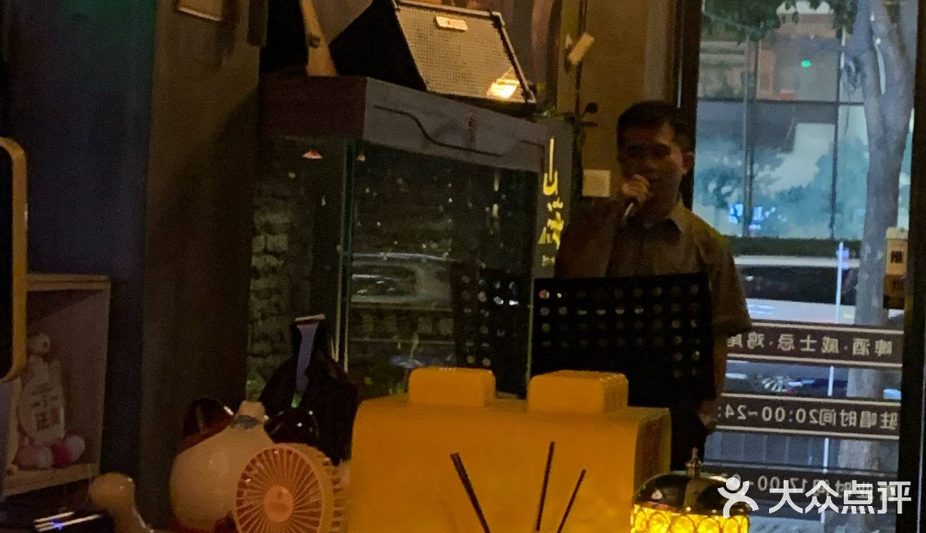 深夜放松一杯酒
