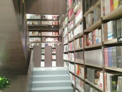 -钟书阁(群光广场店)
