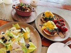 班尼迪克蛋蜜汁叉烧肉早午餐-The Rug Cafe(王府中环店)