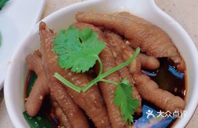 Spicy Vinegar-Marinated Chicken Feet