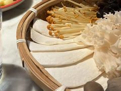 -尚尚仙·酸汤猪手·猪肚鸡火锅(华联万柳购物中心店)