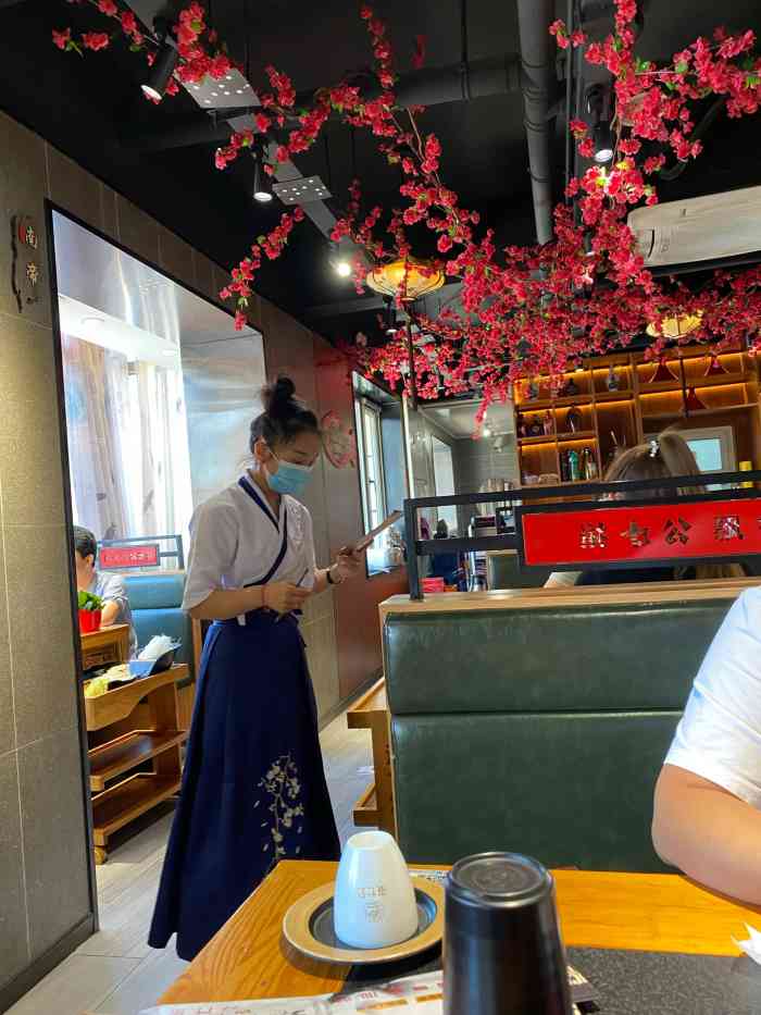 洪七公·特色飘香鱼良乡西门分店-"店内新上的机器人很好玩哈哈 鱼锅