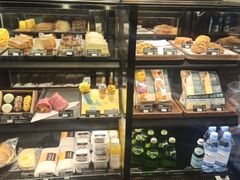 面包甜点陈列柜-星巴克(呼和浩特民族商场店)