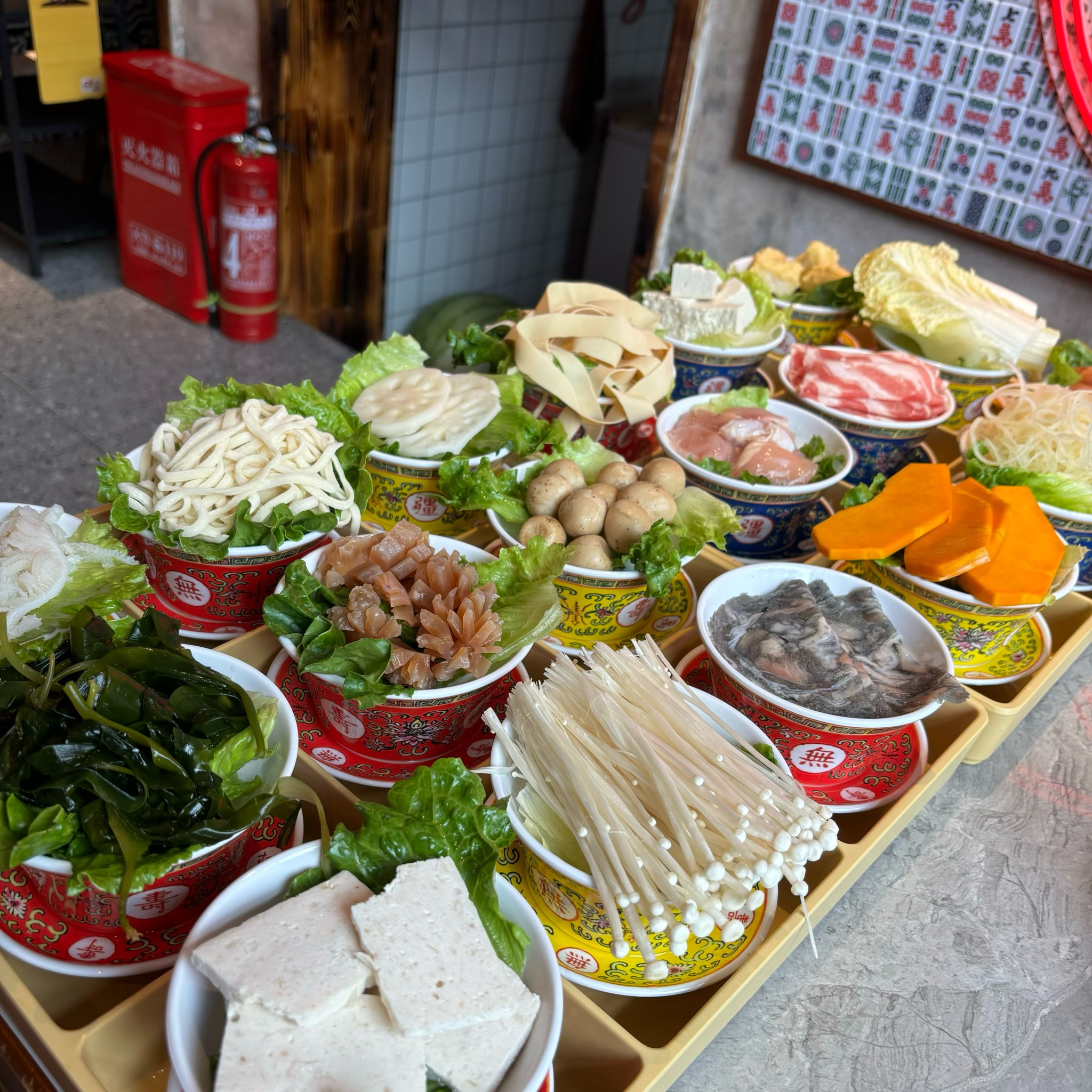 今天火锅吃撑了,超满足套餐实惠,菜品新鲜