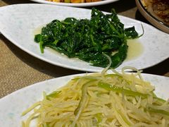 清炒豌豆尖-渝信川菜 · 川味家常菜(长安店)