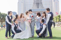 -现代经典婚纱摄影
