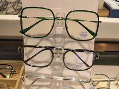 -宏宇眼镜蔡司依视路折扣店(兆佳眼镜城店)