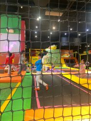 -蹦蹦跳跳(新奥购物中心店)