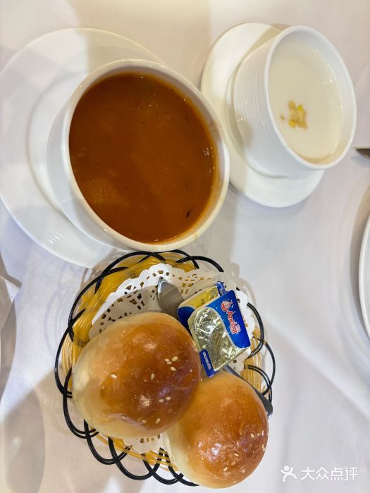 太平馆西餐厅(北京路店)牛油餐包和鲜番茄汤图片
