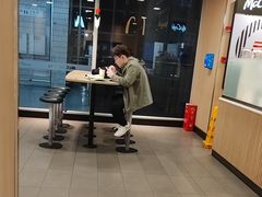 -麦当劳(轻轨曹杨路店)