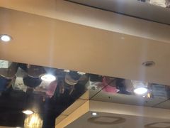 等位区-渝君重庆火锅(嘉宾路店)