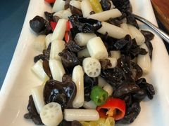 木耳炒藕节-印巷里主题餐厅(马鞍山店)