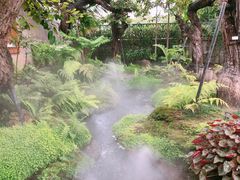 -Chom Cafe and Restaurant