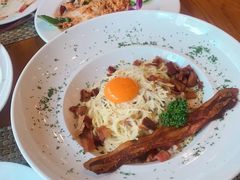 -Chom Cafe and Restaurant