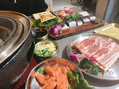 -围炉肉舍•炭烤活鳗•丹东海鲜烤肉(步行街店)