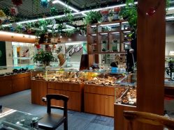 -灵彩珠宝(朗香街店)