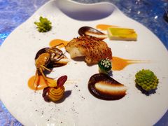 金吉鱼与菜花奶糕，奶油黑蒜酱，茴香汁-九献创意菜·牛排馆(亮马河花园店)
