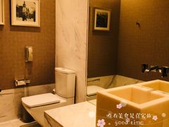 -上海滴水湖皇冠假日酒店