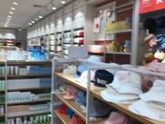 -名创优品(广东省广州琶洲保利广场店)