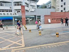 -武汉市洪山区武珞路小学