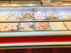 面包甜点陈列柜-相约海中金海鲜肥牛自助烤肉火锅(上下九店)