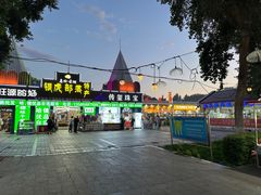 -布尔津河堤夜市