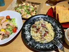 奶油培根意面-HELLO 27 意面·沙拉·帕尼尼