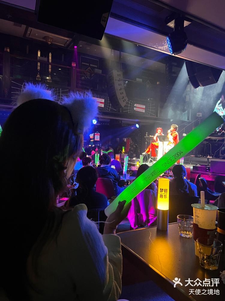 上海梦田livehouse燃zha舞台