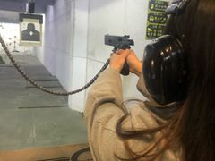 -都市枪神实弹射击俱乐部