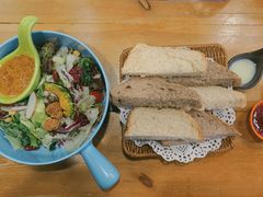 -米德维奇俄式西餐厅(西六道街店)