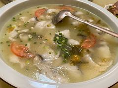 酸汤乌鱼-兔行天下-鸿鹤鲜锅兔(中海国际店)