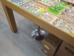 -天空之镜眼镜店蔡司依视路配镜授权零售店(望京颐堤港店)
