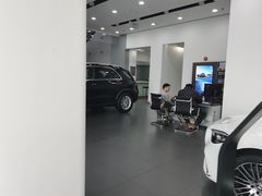 -上海星瀚奔驰4S店(长寿路店)