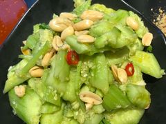 裸体拍黄瓜-白玉串城(南六中路店)