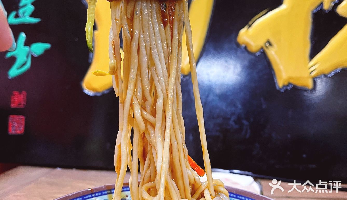 人满为患的大姨捞面！