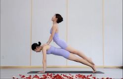 -亚太瑜伽普拉提学院