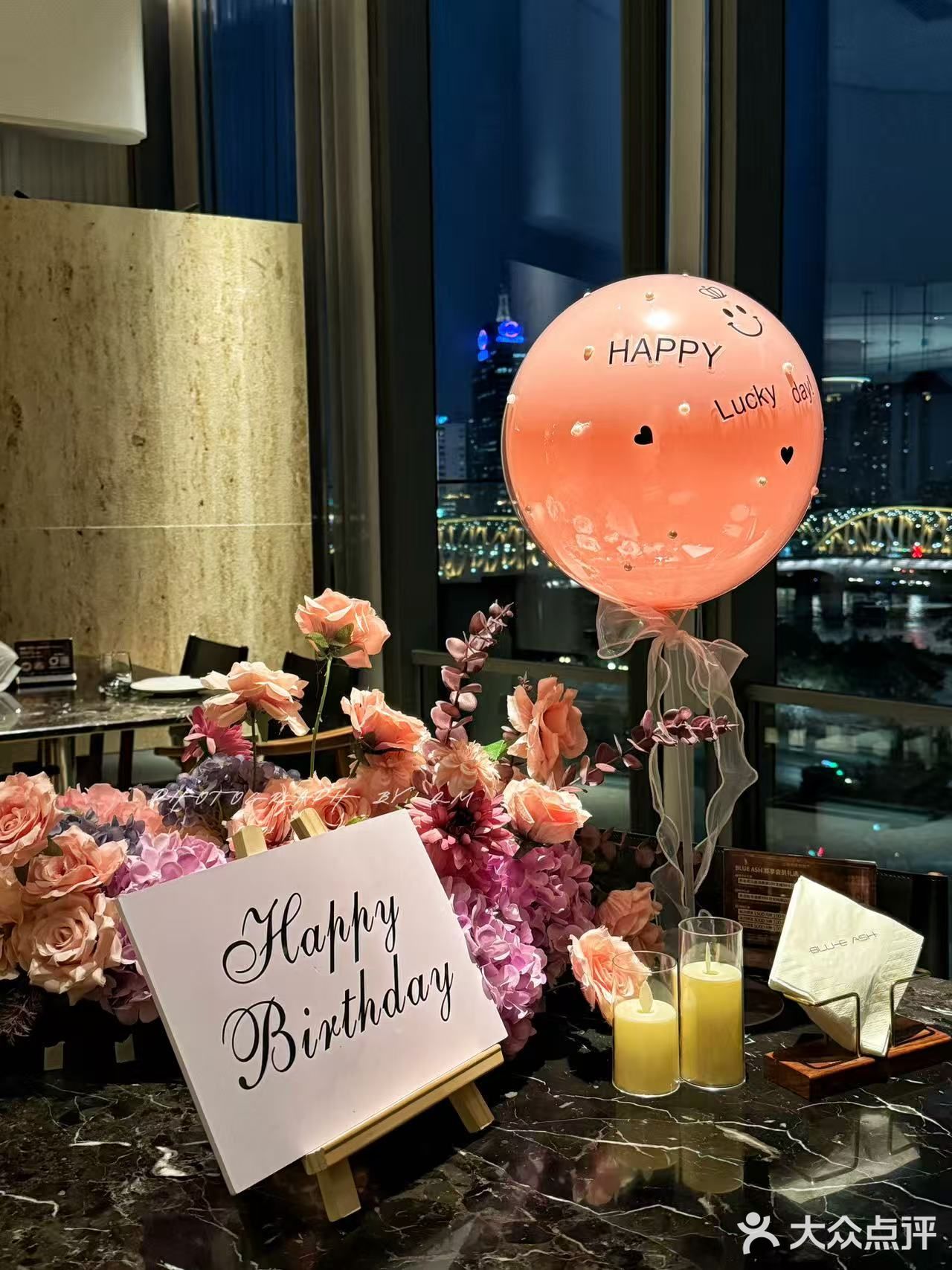 浪漫就是你在江景西餐厅为我庆祝生日🎈