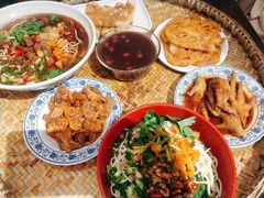 -爆炸头阿姨小四川正宗川味小吃(无任何分店)