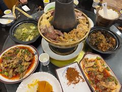 -石磨豆花家常菜·牦牛排土火锅