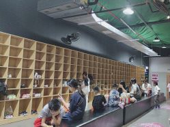 -飞吧潮玩运动蹦床游乐场