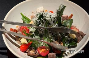 Spinach and Raw Beef Salad