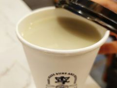 青豌豆现磨豆浆-李与白包子铺(桐梓林店)